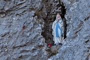 22 La Madonnina tra le rocce